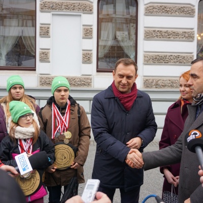 Siedem pasów mistrzowskich w grapplingu dla młodych łodzian